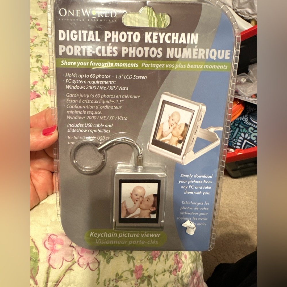 ONE WORLD Digital Photo Keychain - Silver and Black
